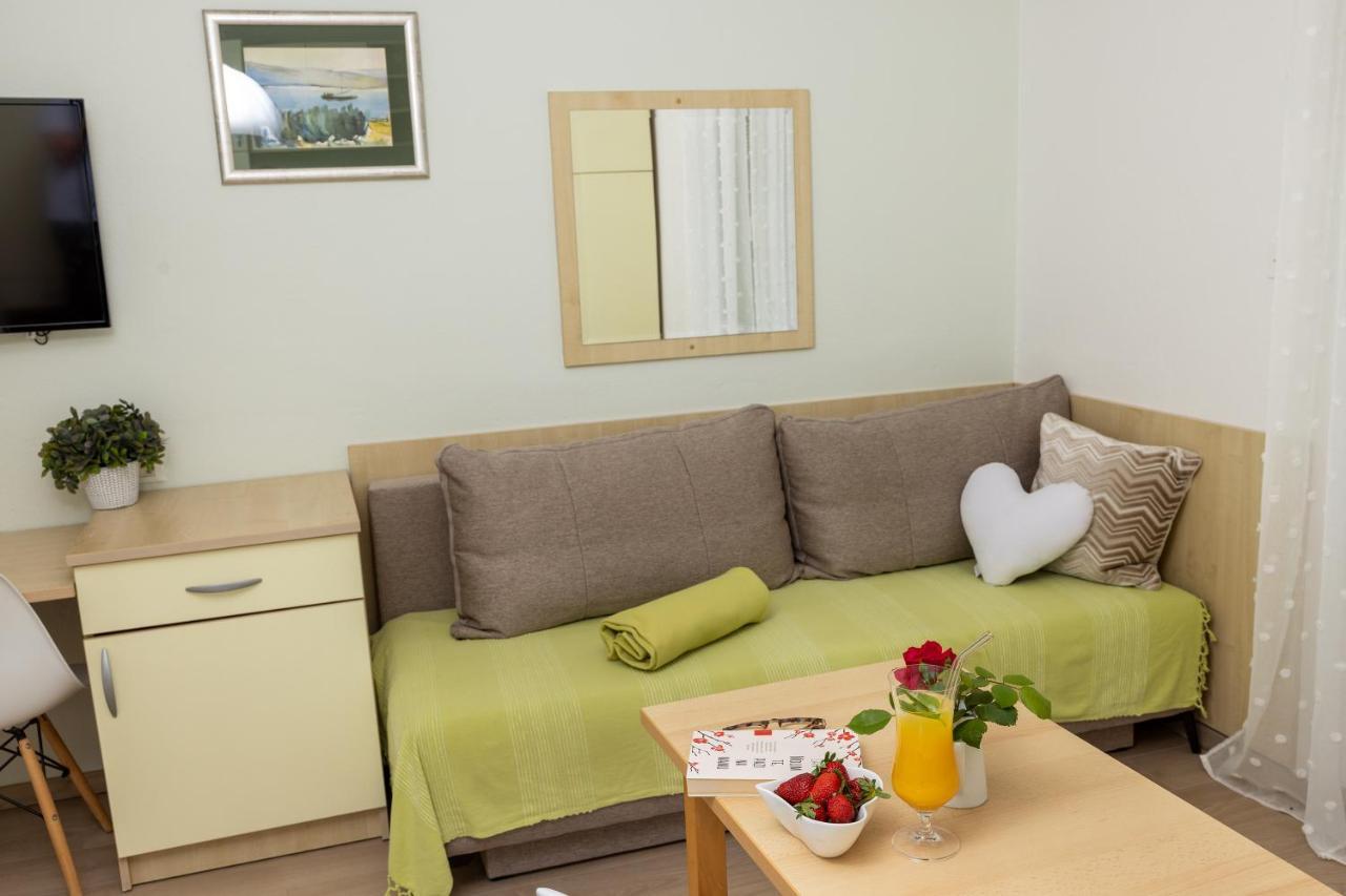 Rooms & Apartments Villa Anka Tučepi Exteriör bild