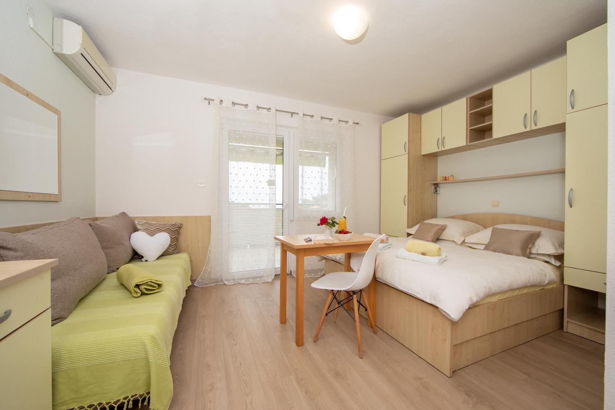 Rooms & Apartments Villa Anka Tučepi Exteriör bild