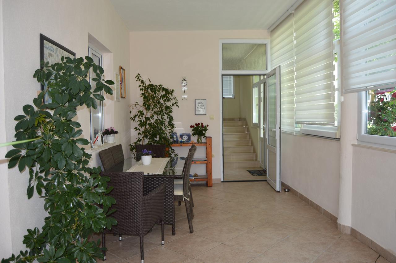 Rooms & Apartments Villa Anka Tučepi Exteriör bild